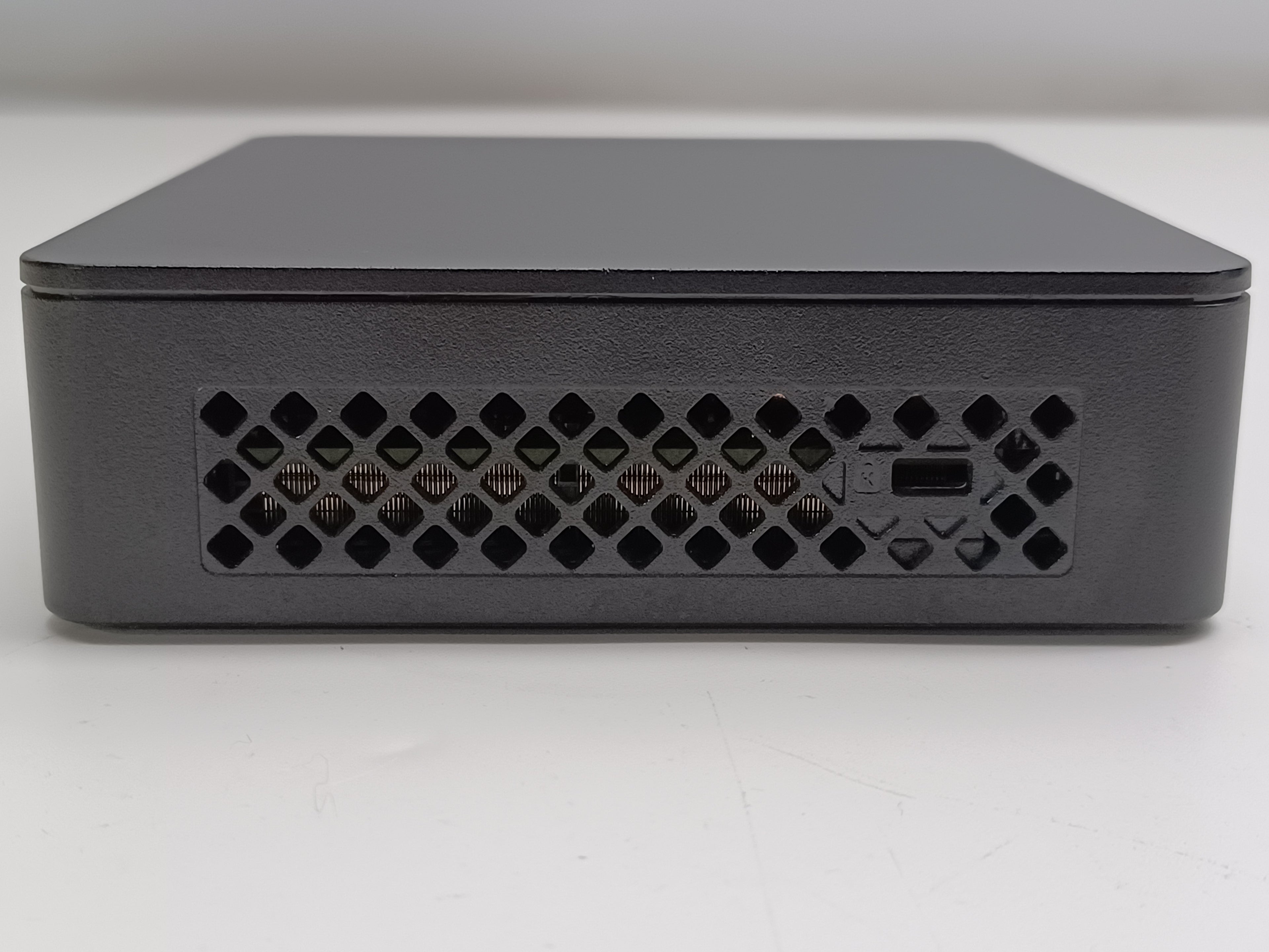 Intel NUC11ATKC4 Mini Desktop N5105 8GBRAM 256GB SSD Refurbished Very Good